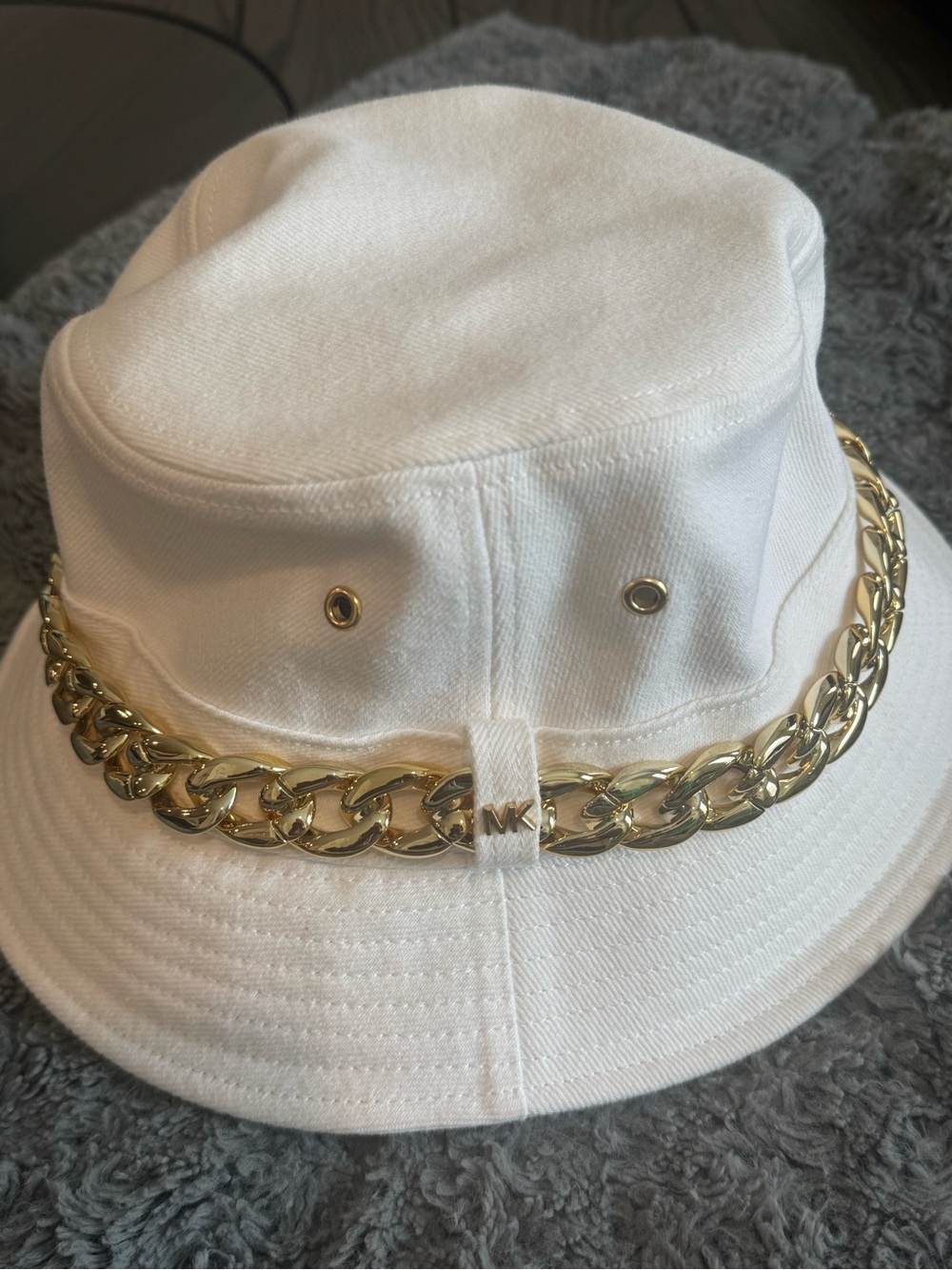 MICHAEL Michael Kors White Canvas Bucket Hat with Gold Chain